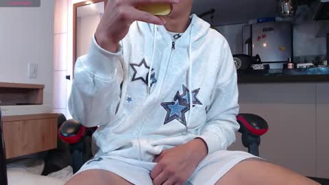 Snapshot of david_savage_ chatting on 10.21.25 david online show from 10.21.25