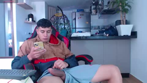 Snapshot of david_savage_ chatting on 10.22.25 david online show from 10.22.25