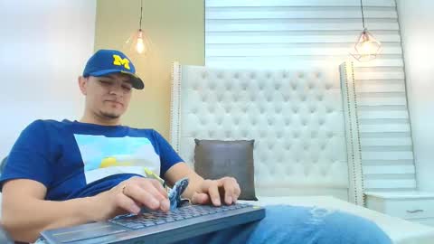 david_victoriaa online show from 11.28.25