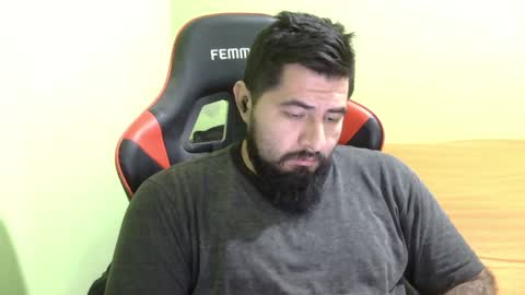 Snapshot of daviddelz chatting on 12.27.24 David online show from 12.27.24