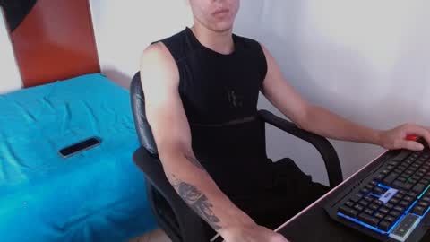 Snapshot of davidsalazar33 chatting on 01.05.25 davidsalazar33 online show from 01.05.25