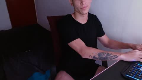 Snapshot of davidsalazar33 chatting on 01.05.25 davidsalazar33 online show from 01.05.25