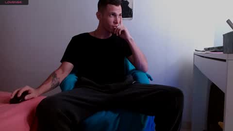 Snapshot of davidsalazar33 chatting on 02.03.25 davidsalazar33 online show from 02.03.25