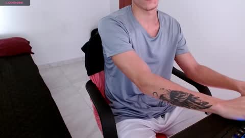 Snapshot of davidsalazar33 chatting on 09.13.25 davidsalazar33 online show from 09.13.25