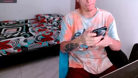 Snapshot of davidsalazar33 chatting on 09.25.25 davidsalazar33 online show from 09.25.25