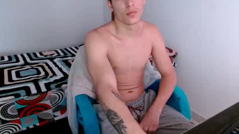 Snapshot of davidsalazar33 chatting on 10.19.25 davidsalazar33 online show from 10.19.25