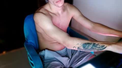 Snapshot of davidsalazar33 chatting on 11.01.25 davidsalazar33 online show from 11.01.25