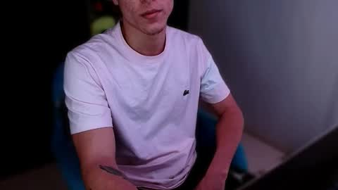 Snapshot of davidsalazar33 chatting on 11.13.25 davidsalazar33 online show from 11.13.25