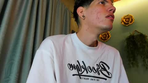 Snapshot of daviid_huge chatting on 09.23.25 daviid_huge online show from 09.23.25