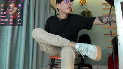 Snapshot of daviid_huge chatting on 10.02.25 daviid_huge online show from 10.02.25