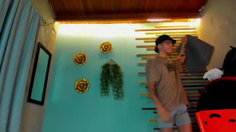 Snapshot of daviid_huge chatting on 10.11.25 daviid_huge online show from 10.11.25