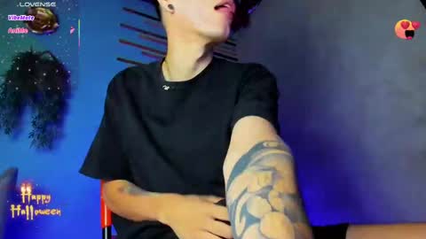 Snapshot of daviid_huge chatting on 10.23.25 daviid_huge online show from 10.23.25