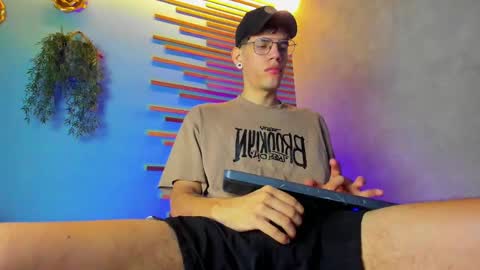 Snapshot of daviid_huge chatting on 10.24.25 daviid_huge online show from 10.24.25