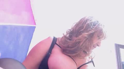 Snapshot of dayanasweet1 chatting on 04.24.26 dayana online show from 04.24.26