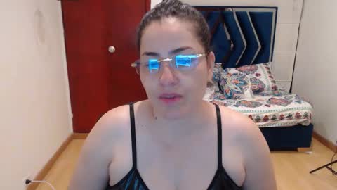 Snapshot of dayanhank chatting on 10.19.25 dayanhank online show from 10.19.25