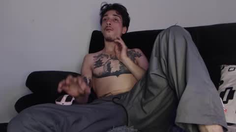 Snapshot of dazzayyy chatting on 10.12.25 dazzayy online show from 10.12.25