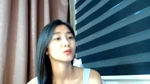 Snapshot of de_amore chatting on 09.26.25 Angel online show from 09.26.25