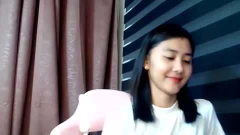 Snapshot of de_amore chatting on 09.27.25 Angel online show from 09.27.25