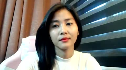 Snapshot of de_amore chatting on 10.12.25 Angel online show from 10.12.25