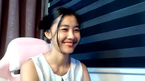 Snapshot of de_amore chatting on 10.28.25 Angel online show from 10.28.25