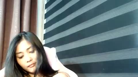 Snapshot of de_amore chatting on 11.04.25 Angel online show from 11.04.25