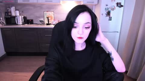 Snapshot of deadwinterr chatting on 10.13.25 lina online show from 10.13.25