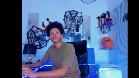 Snapshot of deamon_devil chatting on 10.13.25 deamon_devil online show from 10.13.25