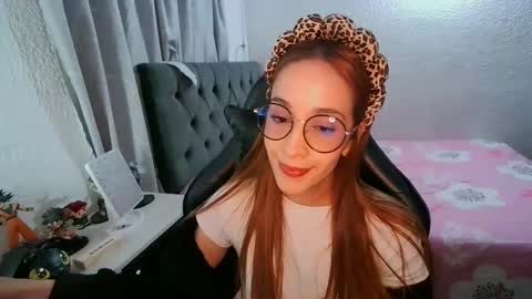 Snapshot of dear_juliet chatting on 10.03.25 Juliet online show from 10.03.25