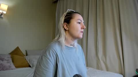 Debbie Mon Tue Fri Sun Sat GMT 3 1000am - 0400pm  online show from 12.29.24