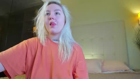 Debbie Mon Tue Fri Sun Sat GMT 3 1000am - 0400pm  online show from 01.12.26