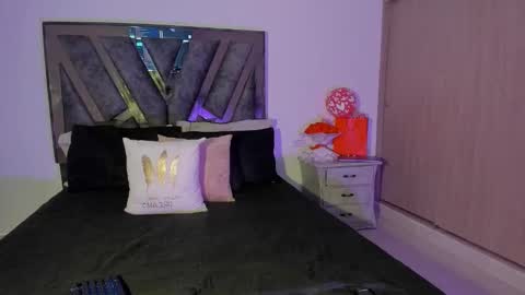 deborah_collins1 online show from 10.17.25