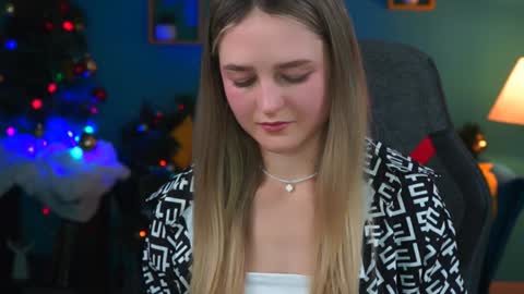 Snapshot of deboralarson chatting on 12.20.24 Debora online show from 12.20.24