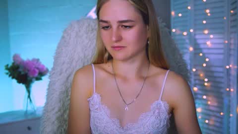 Snapshot of deboralarson chatting on 09.25.25 Debora online show from 09.25.25