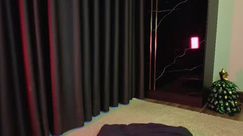 deedeedoll online show from 12.22.25