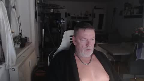 Snapshot of deinprinz2312 chatting on 09.29.25 deinprinz2312 online show from 09.29.25