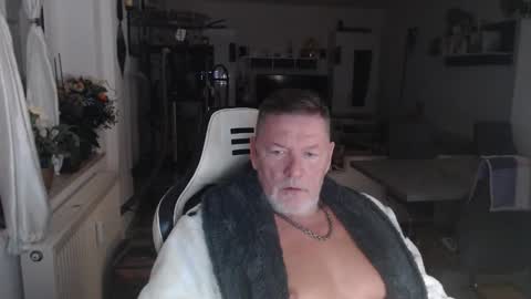 Snapshot of deinprinz2312 chatting on 10.01.25 deinprinz2312 online show from 10.01.25