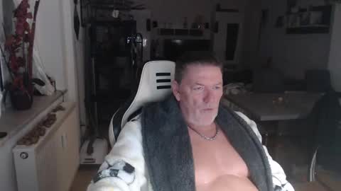 Snapshot of deinprinz2312 chatting on 10.17.25 deinprinz2312 online show from 10.17.25