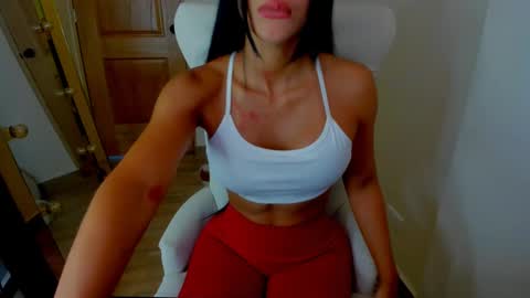 Snapshot of deisy_madrid chatting on 01.14.25 deisymadrid online show from 01.14.25