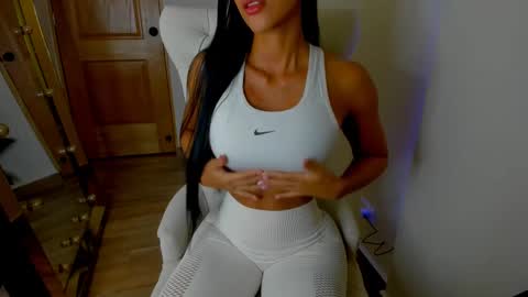 Snapshot of deisy_madrid chatting on 02.18.25 deisymadrid online show from 02.18.25