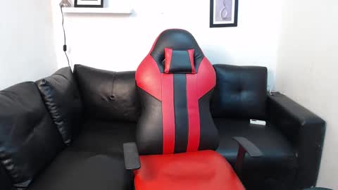 Snapshot of deiv2_ chatting on 11.01.25 deiv2_ online show from 11.01.25