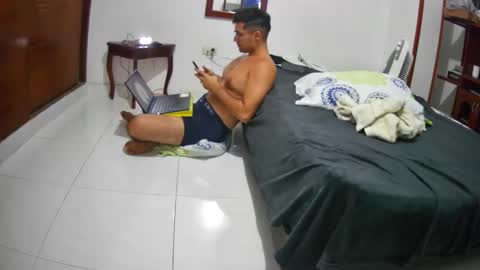 Snapshot of deividellobo chatting on 12.23.24 deividellobo online show from 12.23.24