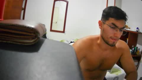 Snapshot of deividellobo chatting on 12.31.24 deividellobo online show from 12.31.24