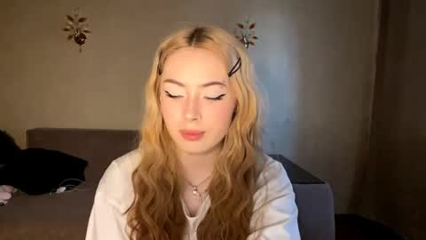 Mina online show from 04.21.26