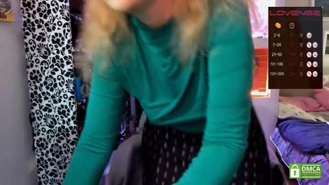 Snapshot of delicecat chatting on 09.12.25 Delicacat online show from 09.12.25