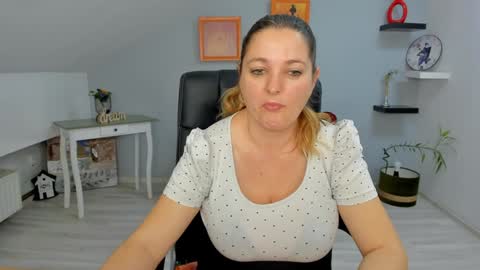 DeliciousLolly online show from 12.18.24
