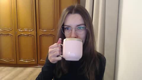 Snapshot of delightaurora chatting on 10.24.25 Aurora online show from 10.24.25