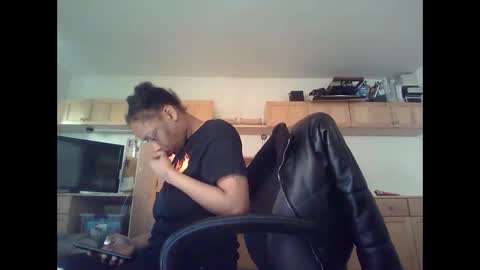 Snapshot of delightfuldark chatting on 01.28.25 delightfuldark online show from 01.28.25
