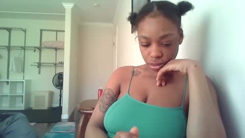 Snapshot of delightfuldark chatting on 02.05.25 delightfuldark online show from 02.05.25