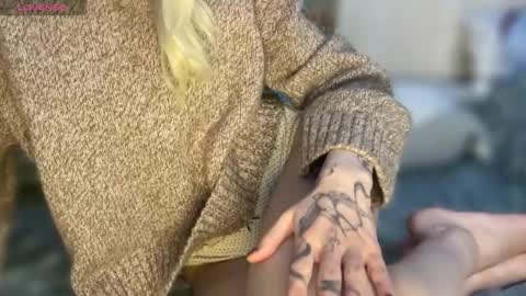 Della online show from 02.05.26