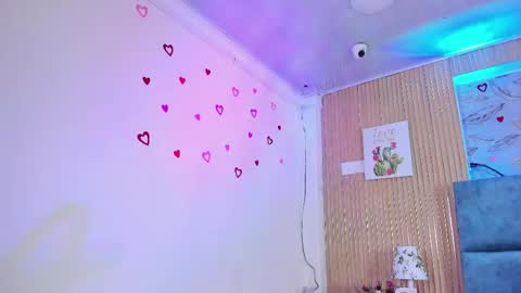 Snapshot of delphine_doll chatting on 04.29.26 Delia online show from 04.29.26